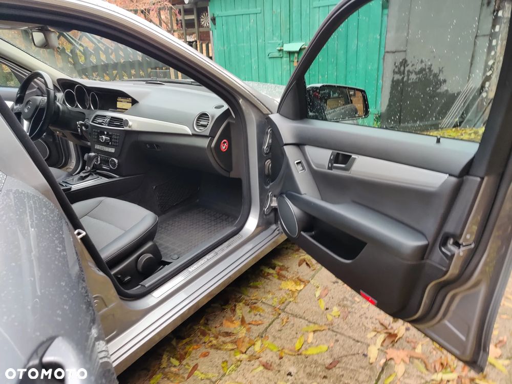 Mercedes-Benz Klasa C 250 T (BlueEFFICIENCY) 7G-TRONIC Avantgarde - 18