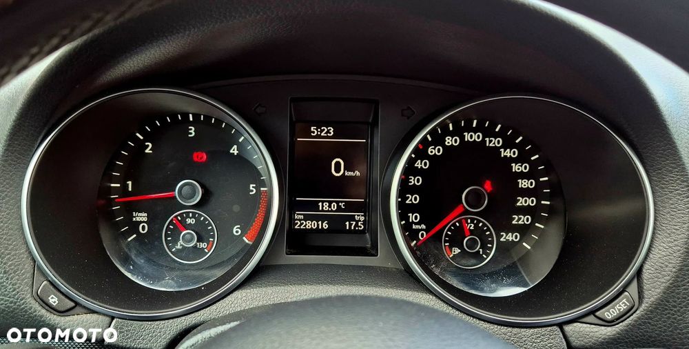 Volkswagen Golf 2.0 TDI DPF BlueMotion Technology Comfortline - 20