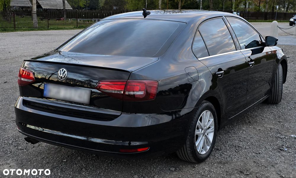 Volkswagen Jetta - 4