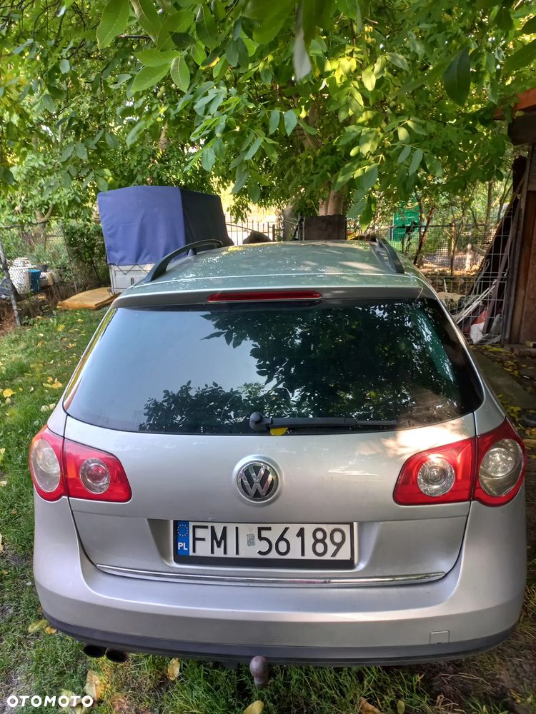 Volkswagen Passat 2.0 TDI Comfortline - 8
