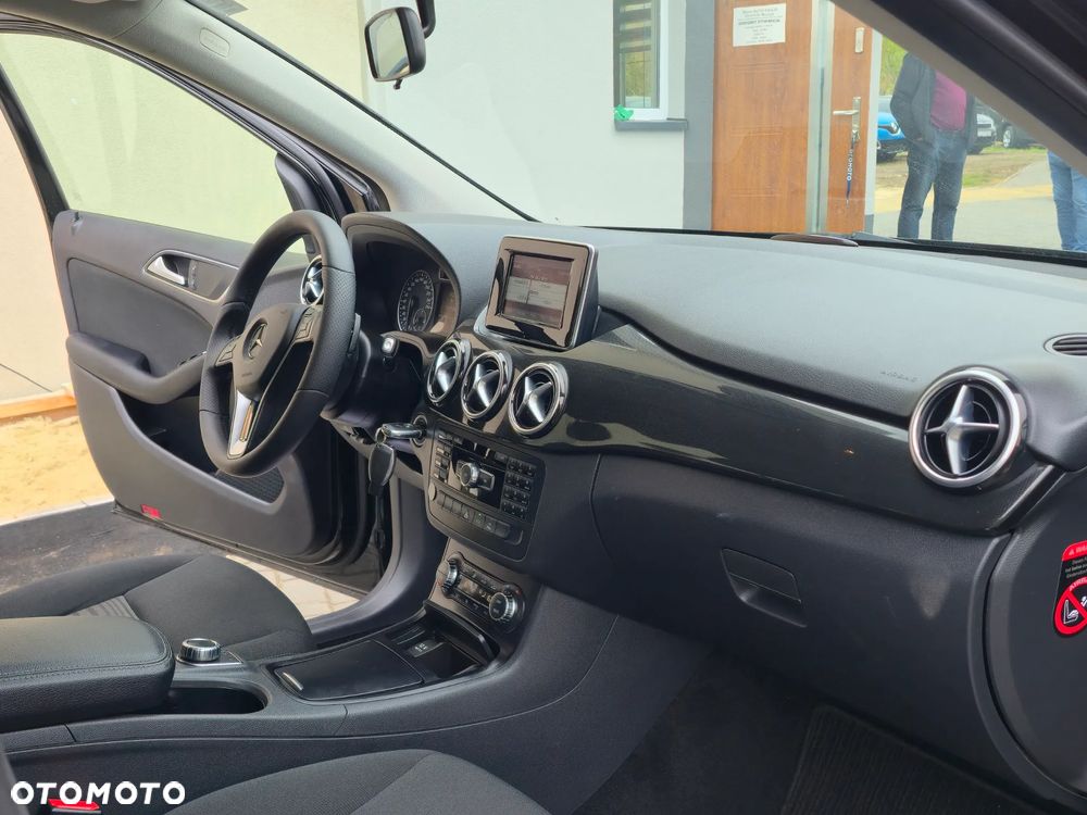 Mercedes-Benz Klasa B 180 CDI (BlueEFFICIENCY) 7G-DCT - 32