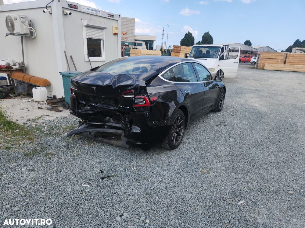 Tesla Model 3 Performance - 4