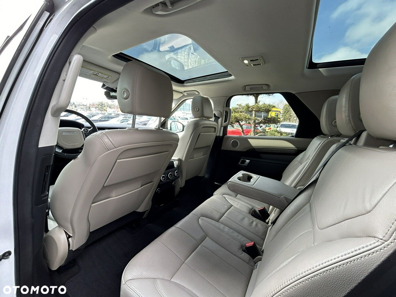 Land Rover Discovery V 3.0 Si6 HSE Luxury - 11