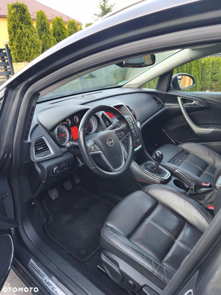 Opel Astra 1.6 Turbo Cosmo - 12