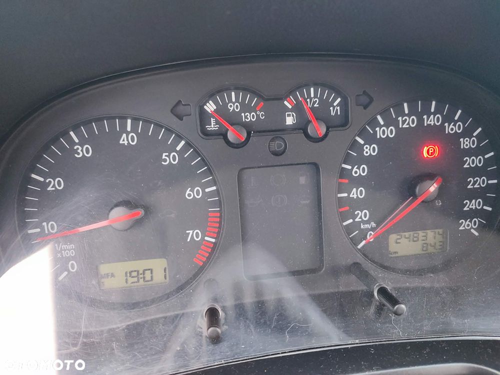 Volkswagen Golf 1.6 Comfortline - 13