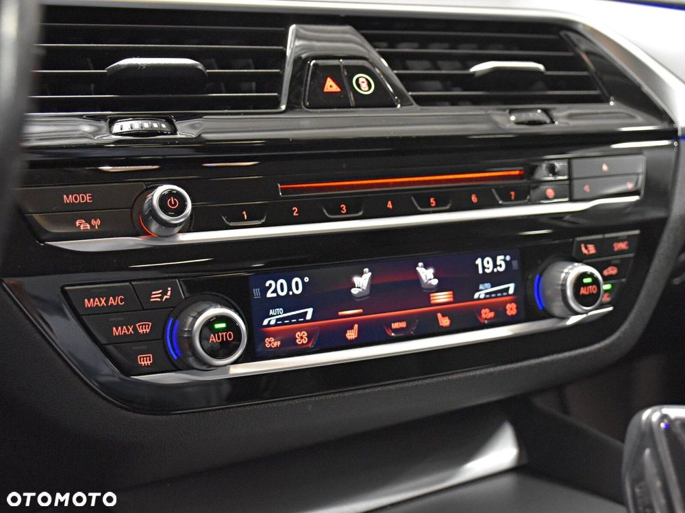 BMW Seria 5 530i GPF xDrive Luxury Line sport - 22