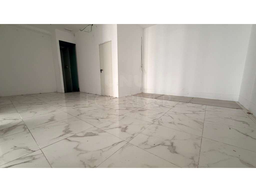 Loja para arrendamento na Avenida principal de Viana do Castelo - Grande imagem: 5/6