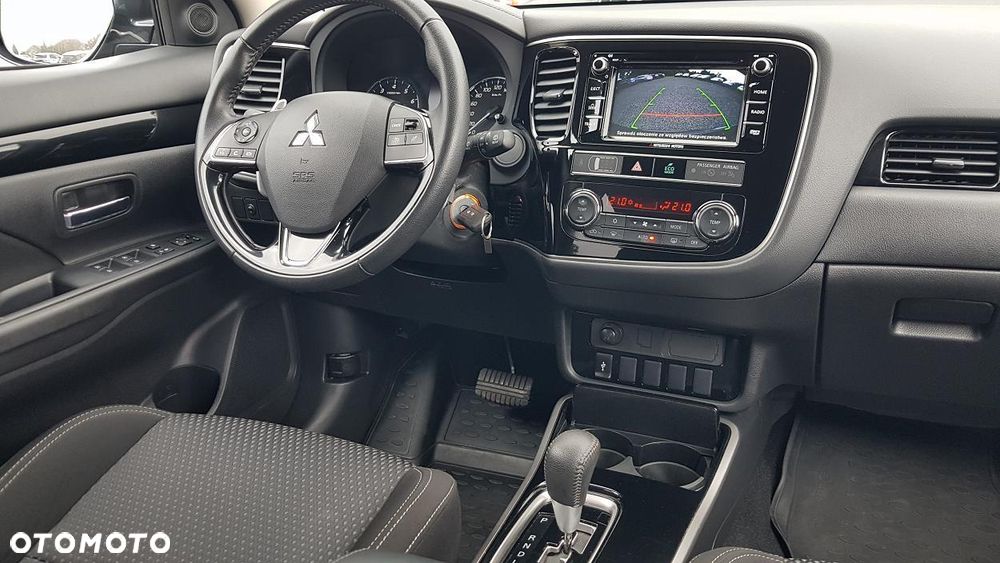 Mitsubishi Outlander 2.0 2WD CVT Spirit - 16