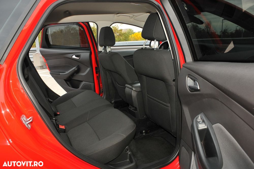 Ford Focus Turnier 1.5 EcoBlue Start-Stopp-System ST-LINE STYLE - 12