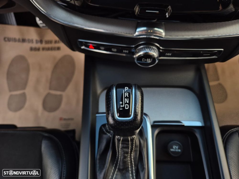 Volvo XC 60 2.0 D4 R-Design AWD Geartronic - 42