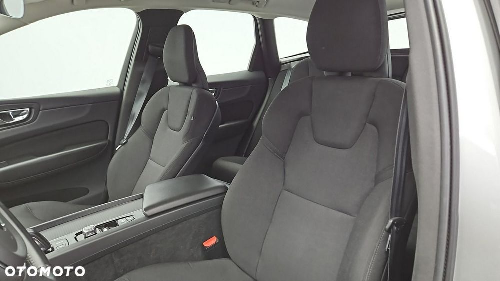 Volvo XC 60 B4 B Momentum - 11