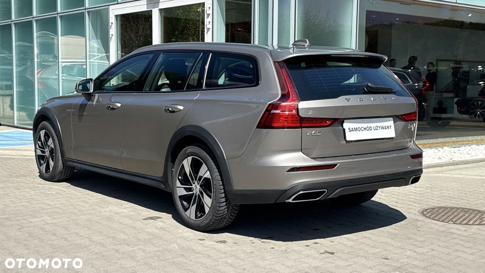Volvo V60 Cross Country - 4