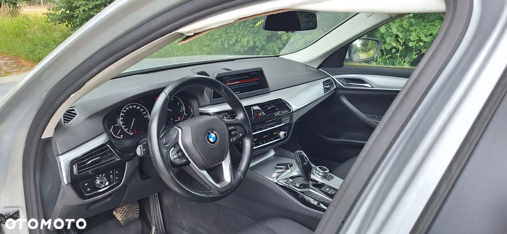 BMW Seria 5 520d Luxury Line - 9