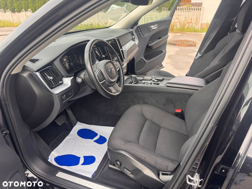 Volvo XC 60 B4 D AWD Geartronic Momentum Pro - 11