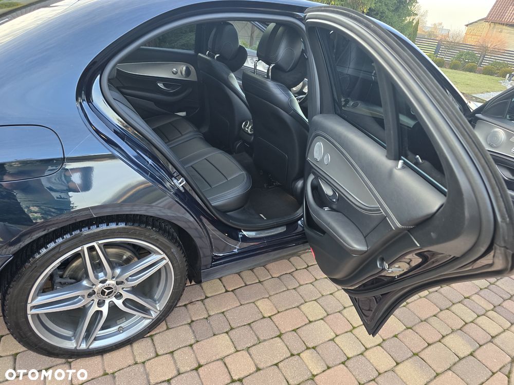 Mercedes-Benz Klasa E 220 d 4-Matic 9G-TRONIC - 24