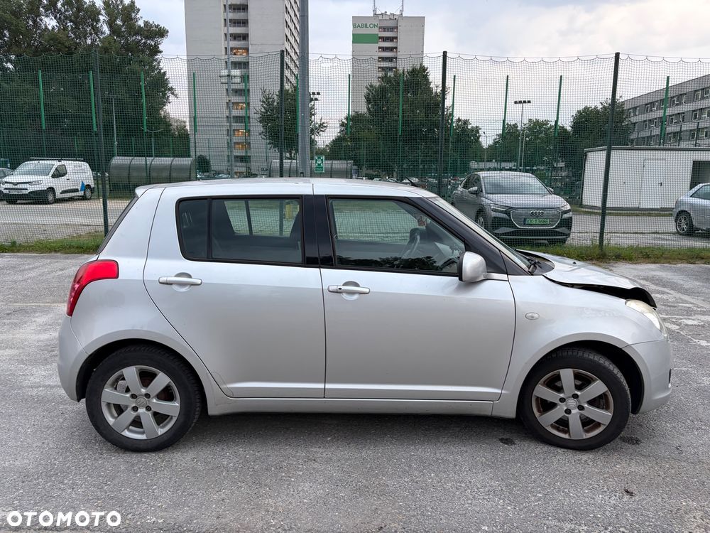 Suzuki Swift - 4
