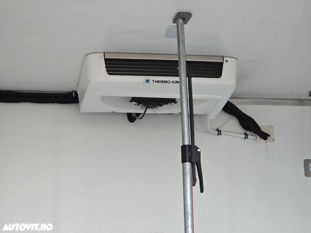 Mercedes-Benz Sprinter - 14