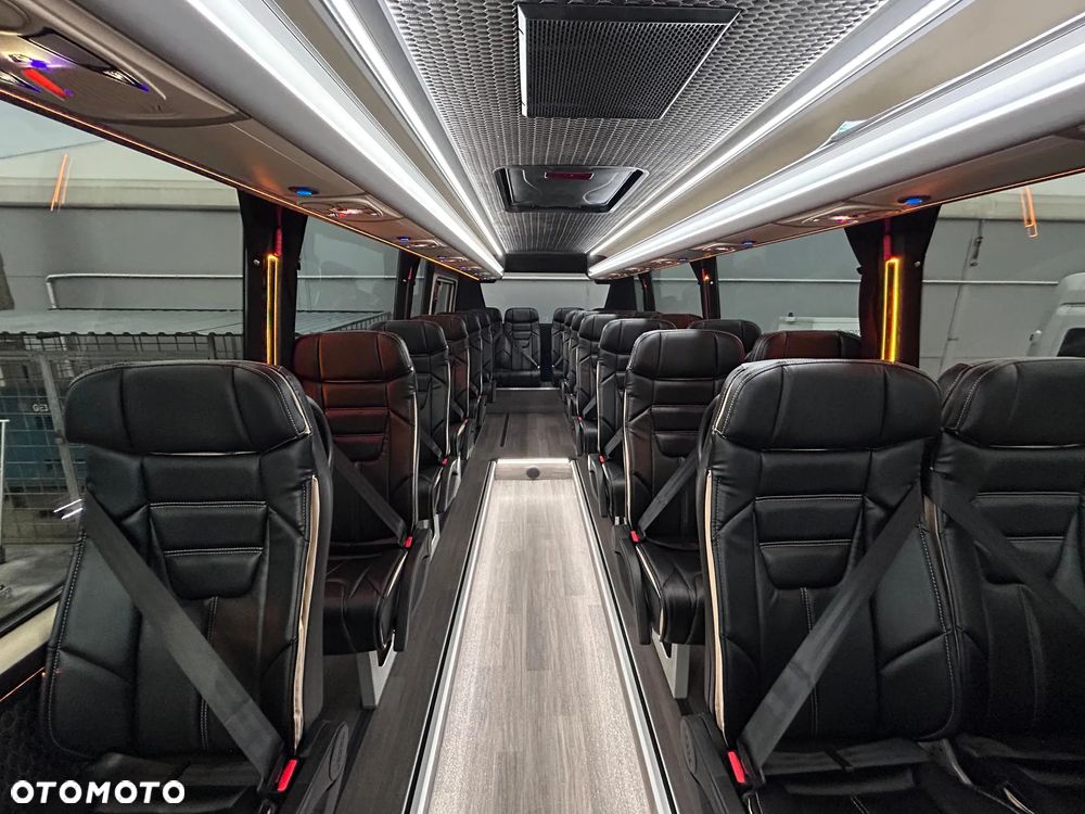 Mercedes-Benz Sprinter 519 - 21