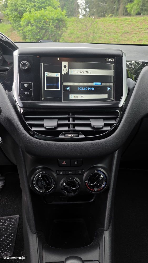 Peugeot 208 1.2 VTi SE Style - 10