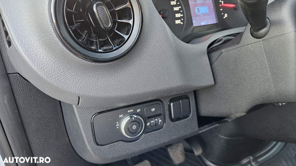 Mercedes-Benz Sprinter - 14