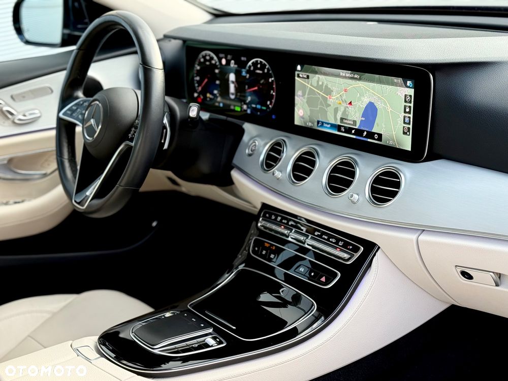 Mercedes-Benz Klasa E 300 9G-TRONIC - 39