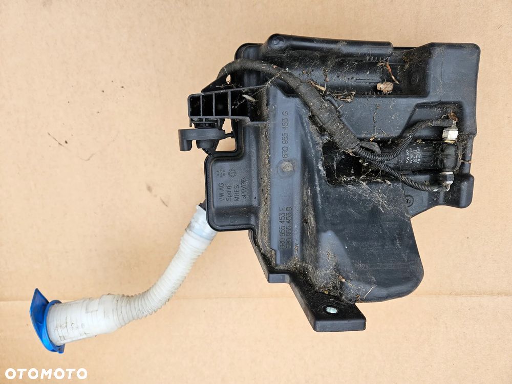 VW Polo 6R zbiorniczek płynu spryskiwaczy pompka