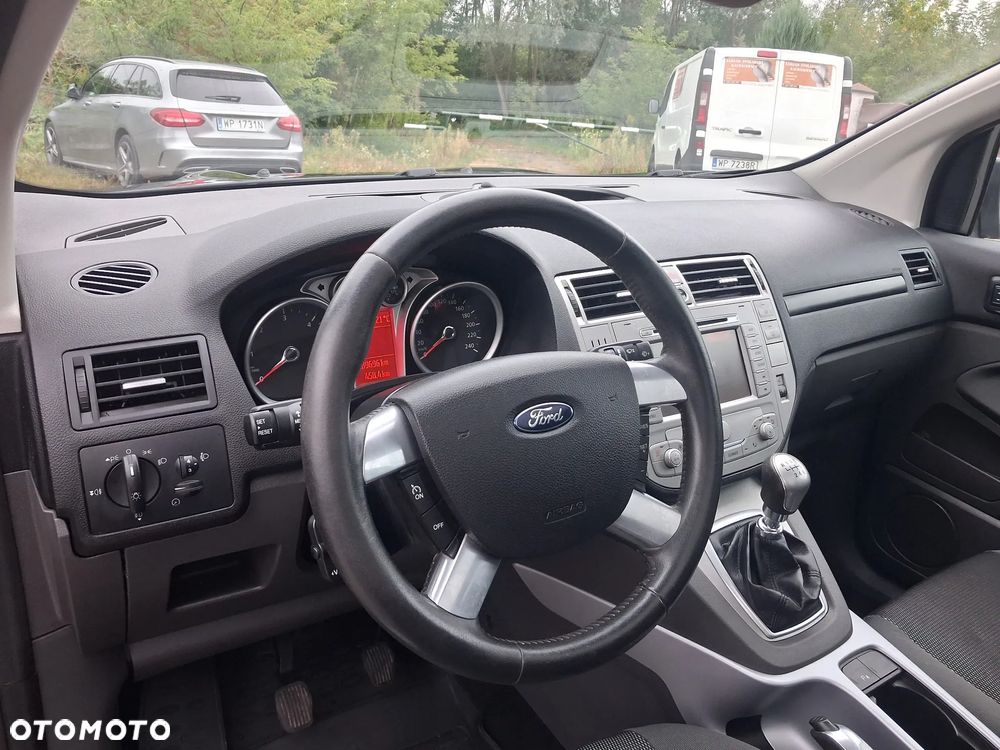 Ford Kuga 2.0 TDCi 2x4 Titanium - 6