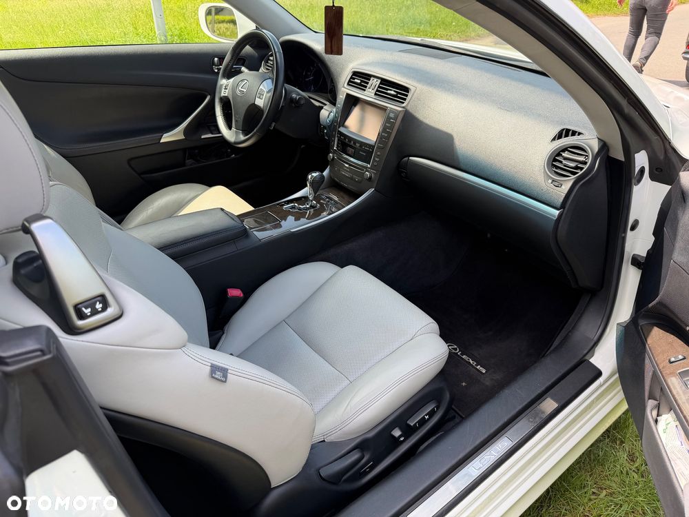 Lexus IS - 15