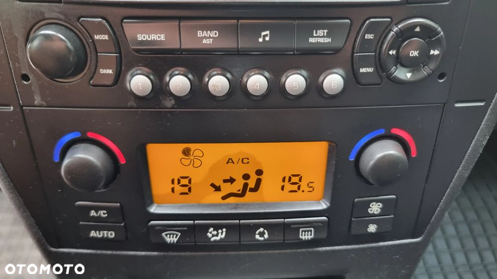 Citroën C4 HDi 110 FAP VTR - 25