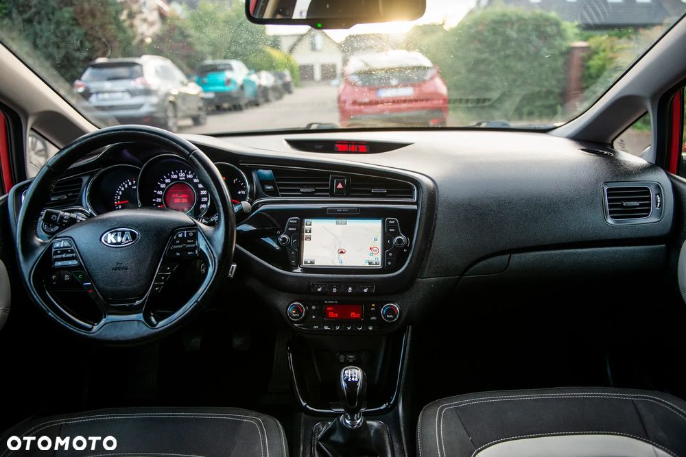 Kia Ceed 1.4 CVVT Dream Team Edition - 31