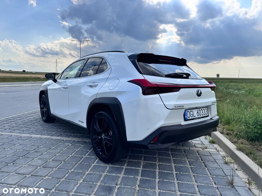 Lexus UX - 4