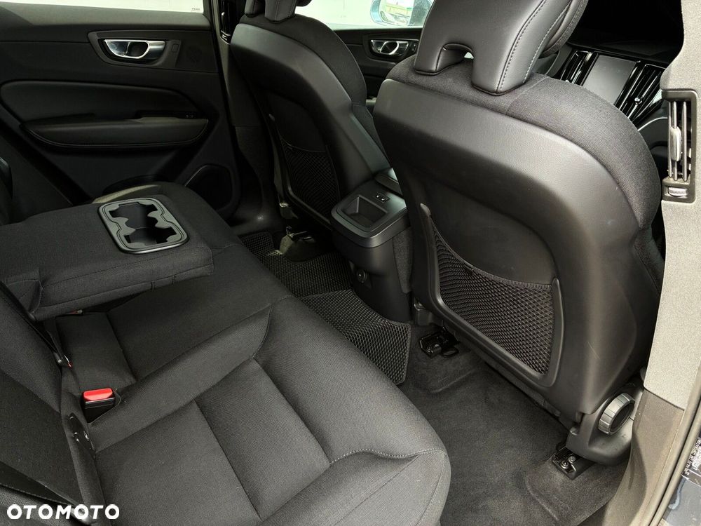 Volvo XC 60 B4 B Momentum - 35