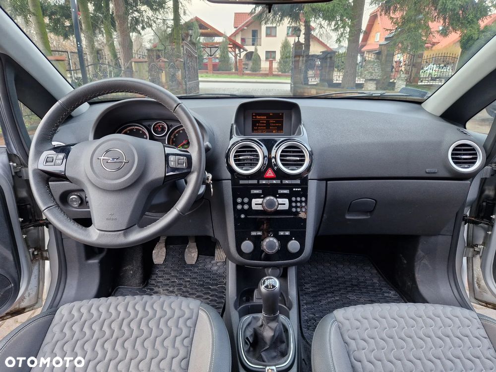 Opel Corsa 1.4 16V Cosmo - 19