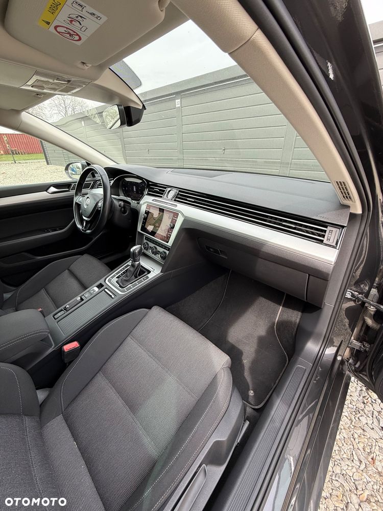 Volkswagen Passat - 24