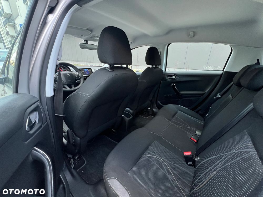 Peugeot 208 - 15