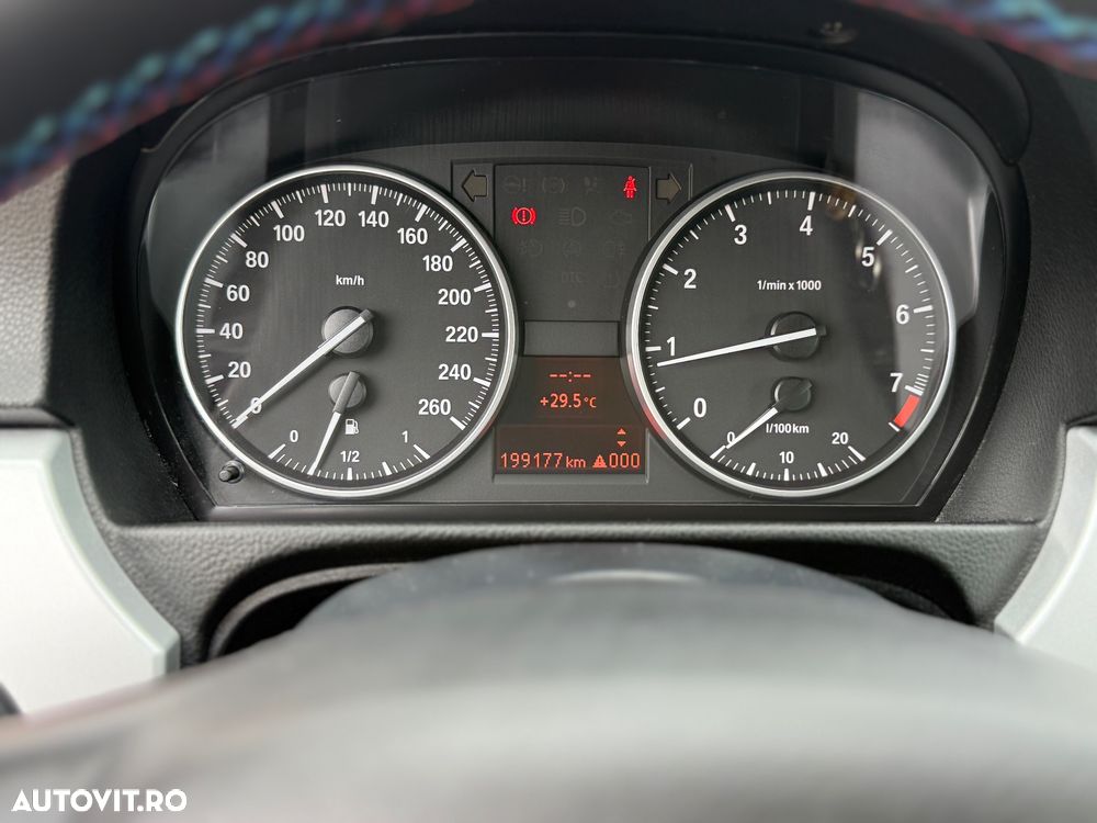 BMW Seria 3 320i - 14