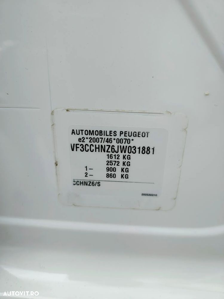 Peugeot 208 - 8