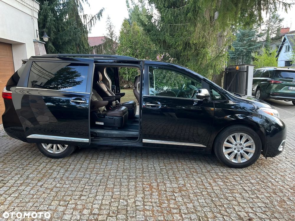 Toyota Sienna - 11