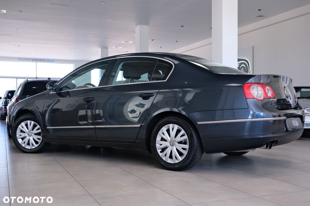 Volkswagen Passat - 9