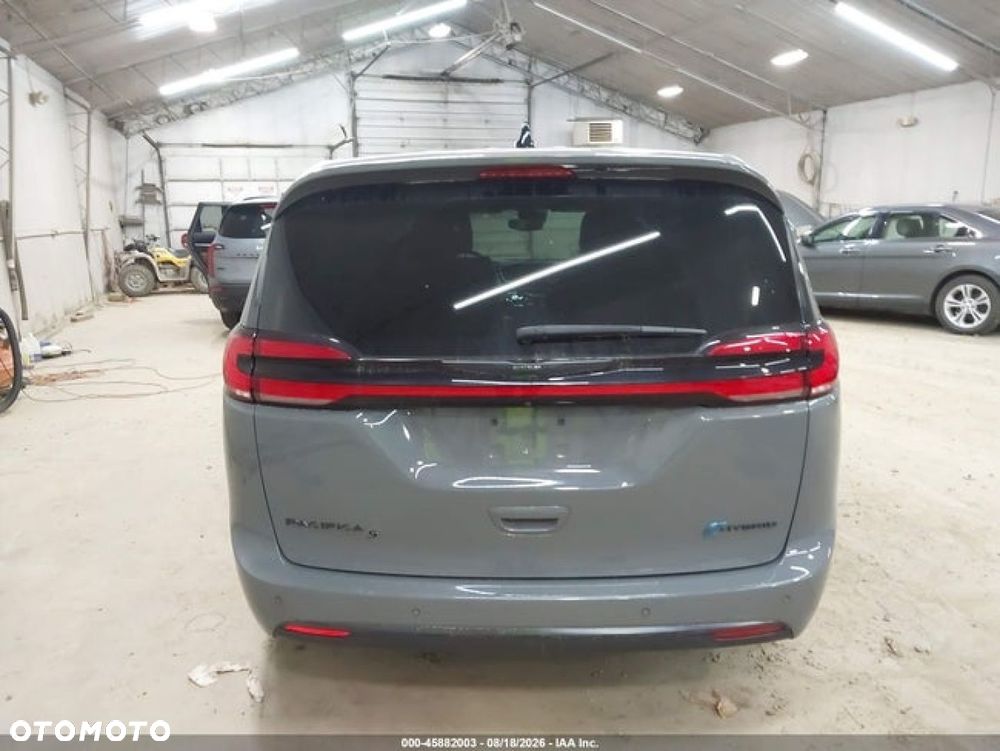 Chrysler Pacifica - 3