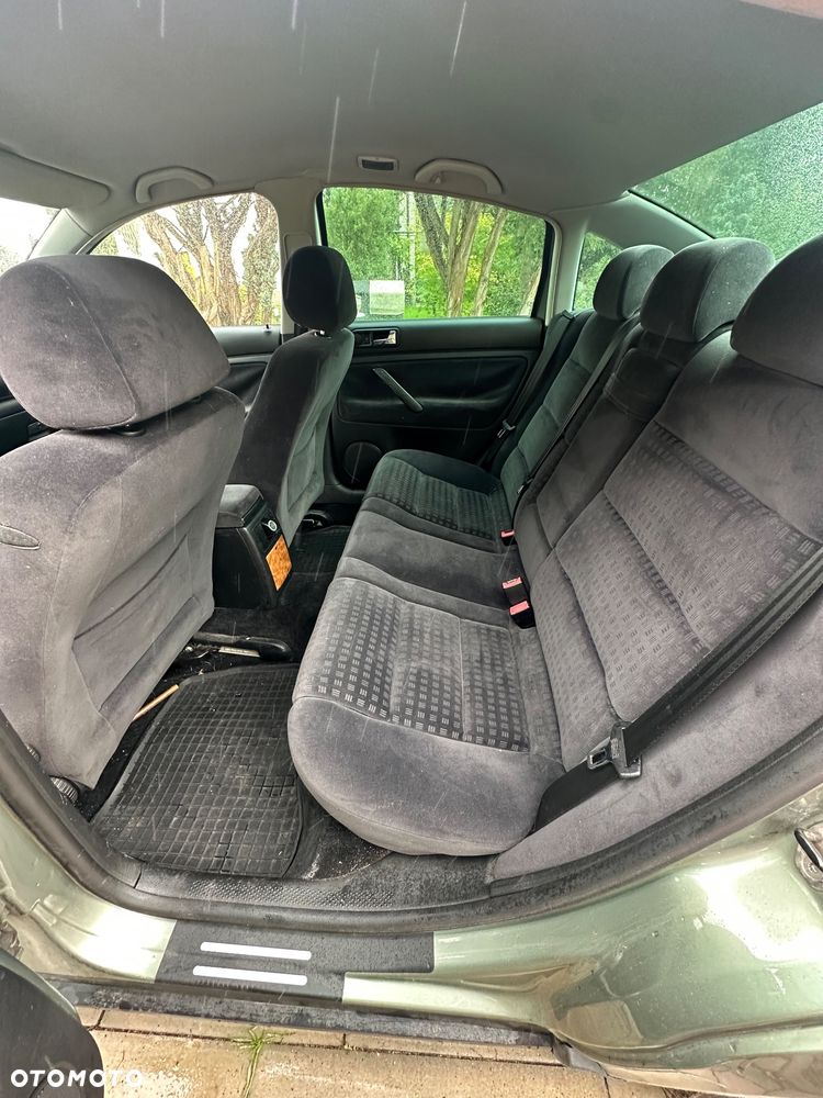 Volkswagen Passat 1.6 Comfortline - 13