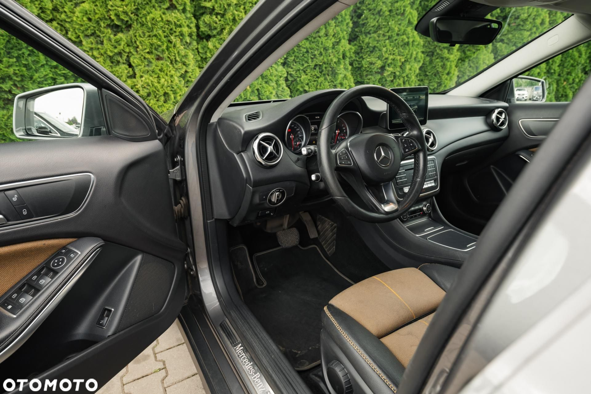 Mercedes-Benz GLA - 9
