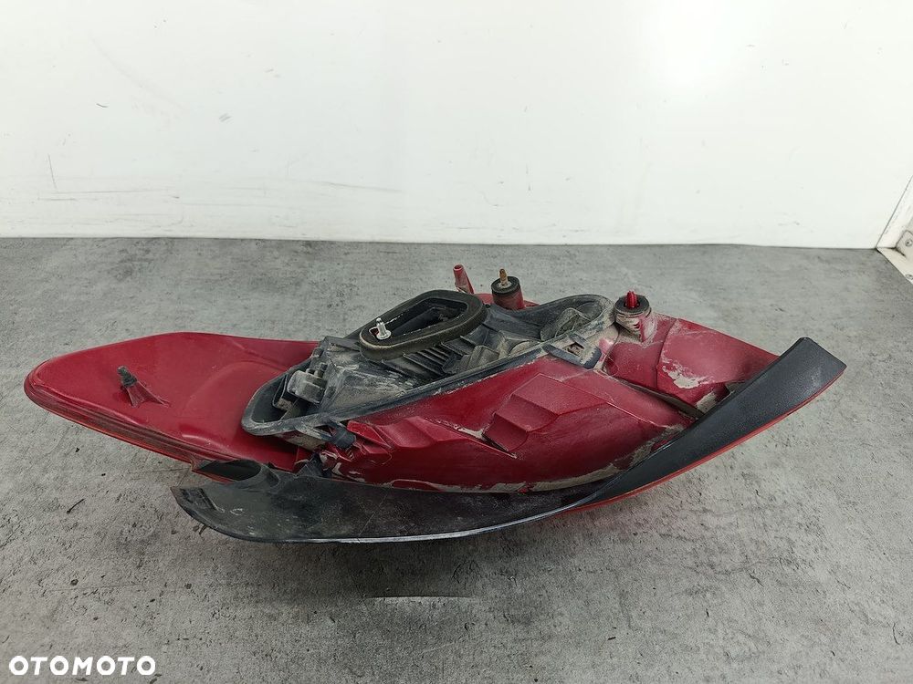 LAMPA TYLNA LEWA PEUGEOT 308 I 9680425980 HATCHBACK 3D - 9