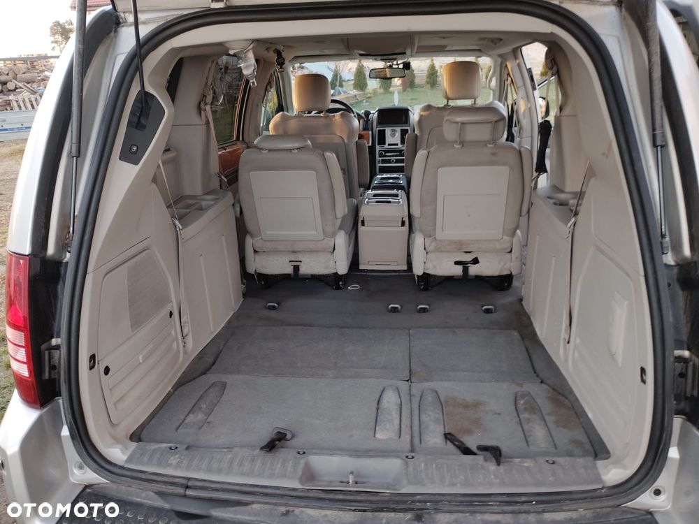 Chrysler Town & Country - 14