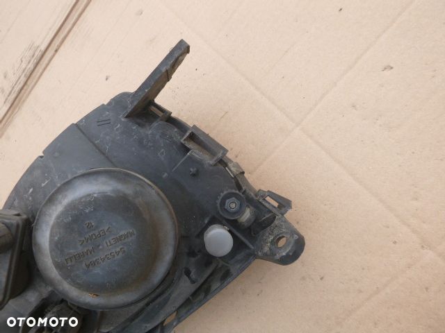 LAMPA LEWY PRZÓD LEWA PRZEDNIA PRAWY PRZÓD PRAWA PRZEDNIA TOYOTA AVENSIS I 97-02 - 11