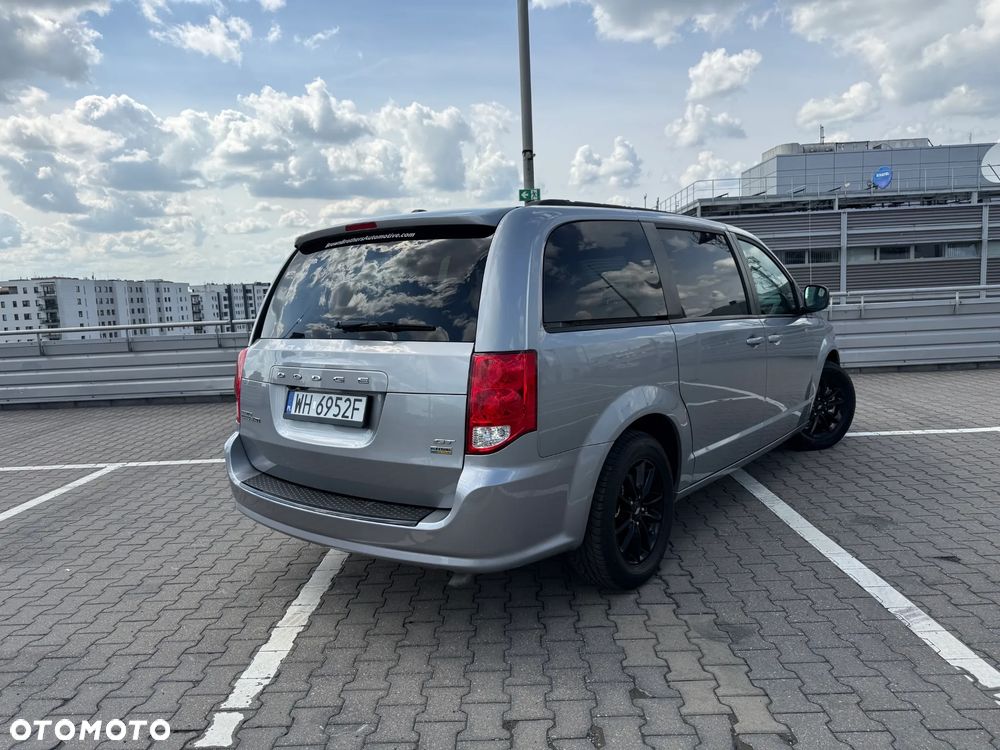 Dodge Grand Caravan - 22