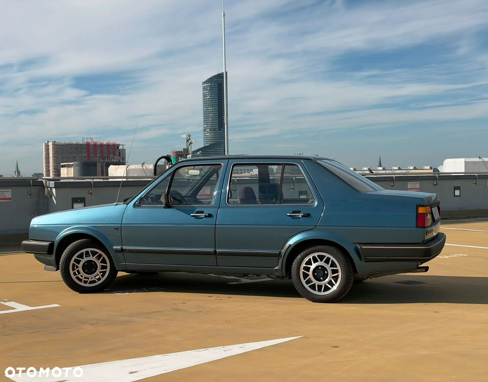 Volkswagen Jetta - 4