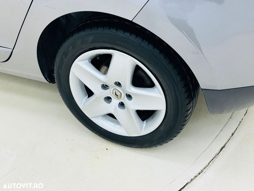 Renault Megane ENERGY dCi 110 Start & Stop Paris Business - 30