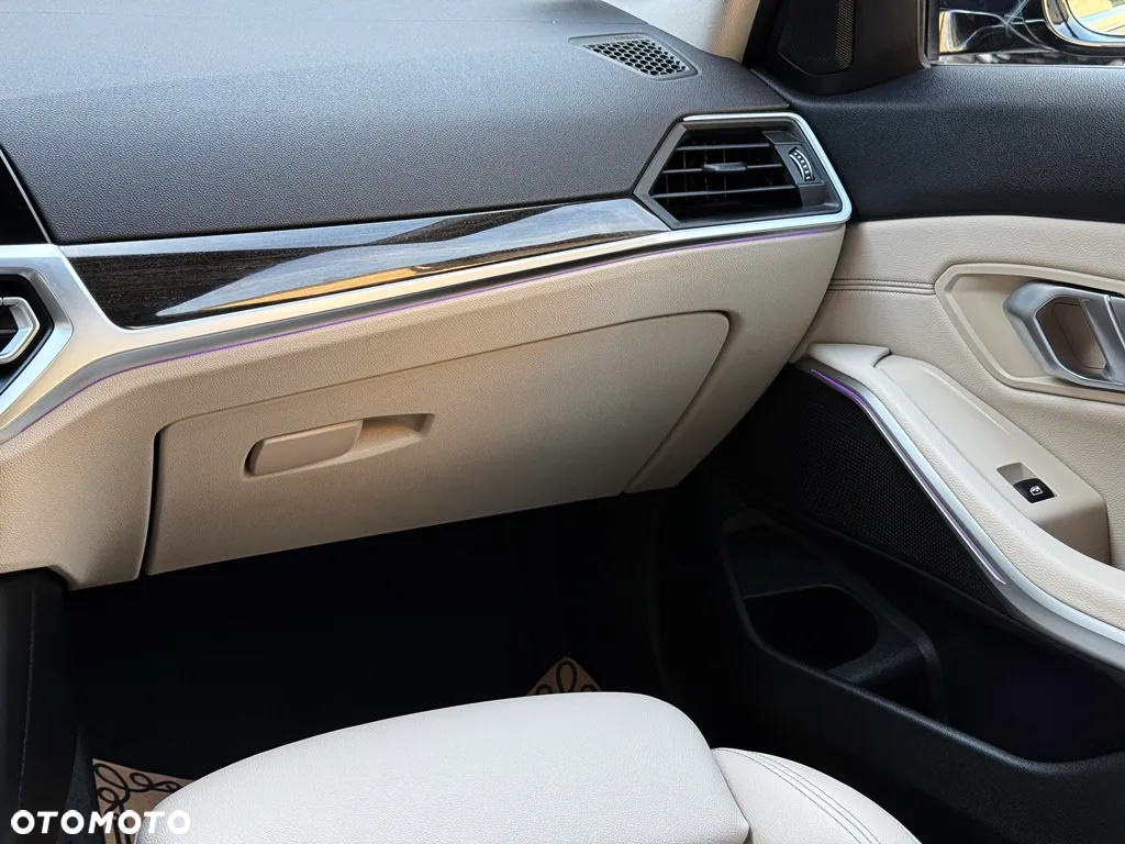 BMW Seria 3 320d Touring Luxury Line - 9