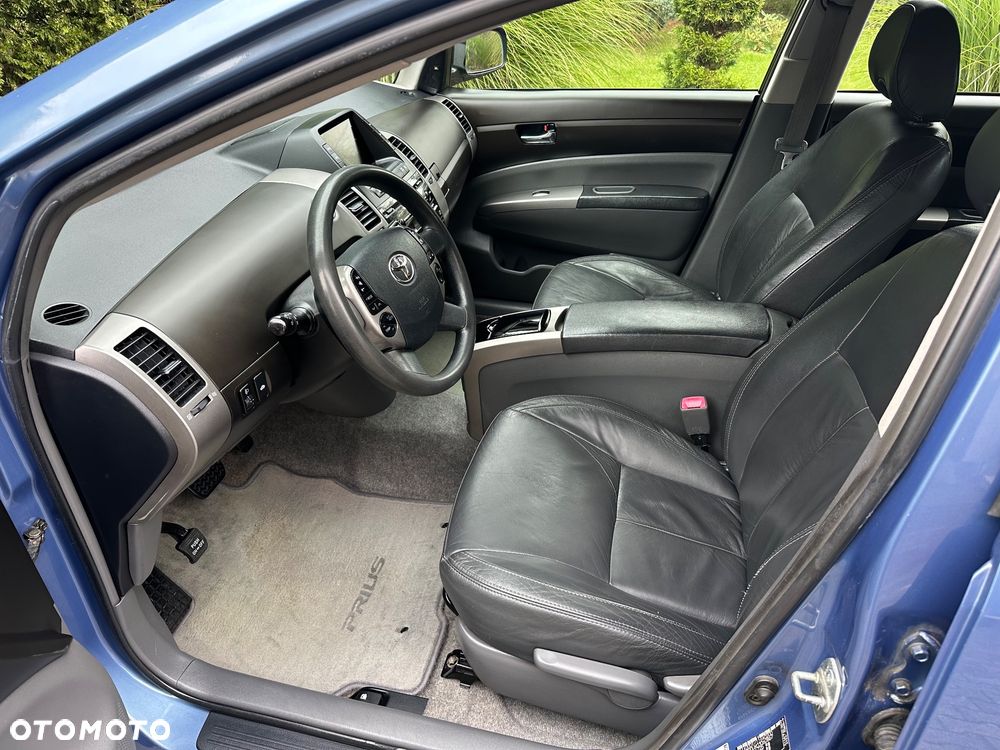 Toyota Prius (Hybrid) Executive - 7